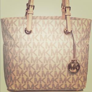 Michael Kors Jet Set Travel Vanilla Logo Tote bag.